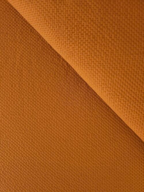 Éclairage mettant en valeur la texture du seersucker camel