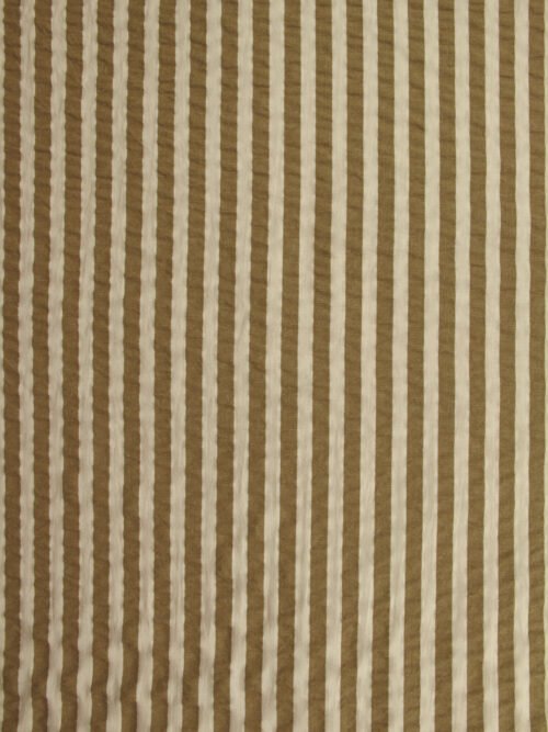 Détail du tissu seersucker rayures ocre sous la lumière