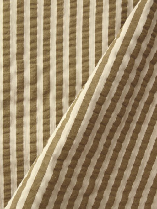 Tissu seersucker ocre en plis naturels