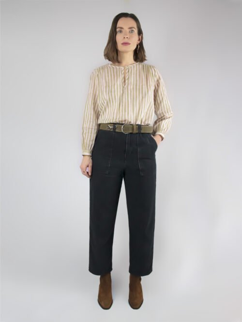 Vue de face du pantalon Shelby – patron pantalon femme à coupe ballon