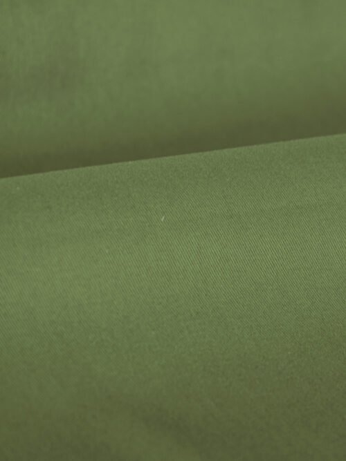 Gabardine coton Vert Matcha pliée, prêt à coudre